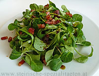 Vogerlsalat mit Speck und Kernöl-Dressing