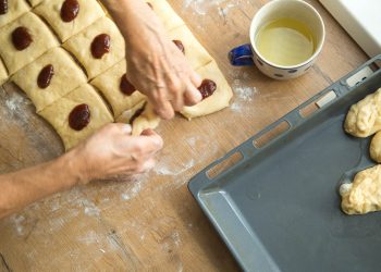 Flaumige Buchteln mit Marmelade gefüllt