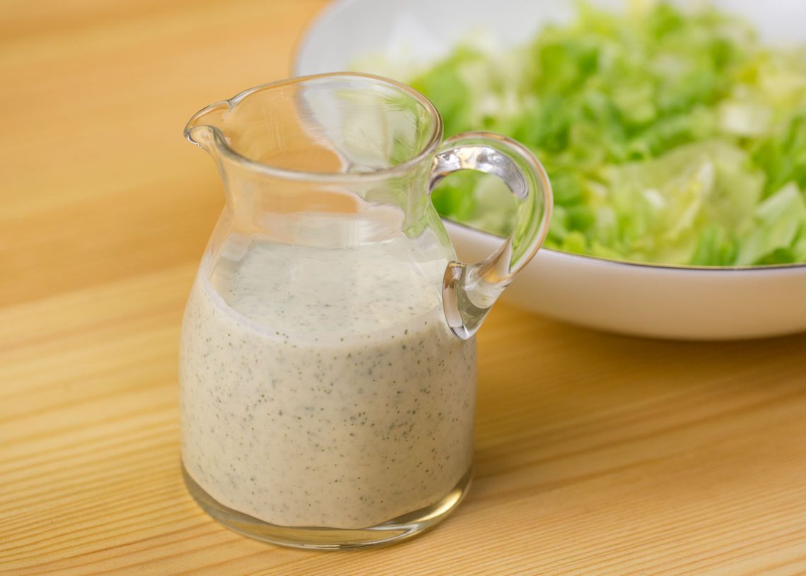 Joghurtdressing » Schnelles Rezept für ein leichtes Salatdressing